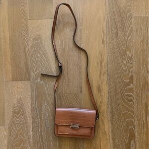 Faux leather brown crossbody handbag with gold hardware